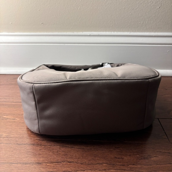 Lululemon City Essentials Shoulder Bag 4L - Picture 5 of 8